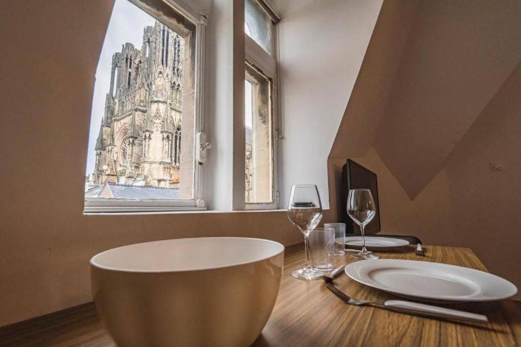 Family Avec Vue Sur La Cathedrale De Reims Lejlighed Eksteriør billede